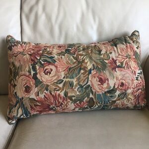 Vintage RARE Westpoint Stevens 1 Pair of Lg Tapestry Sofa Pillows Crewel Design